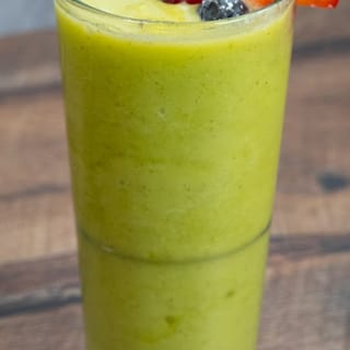 Pineapple Kale Green Smoothie